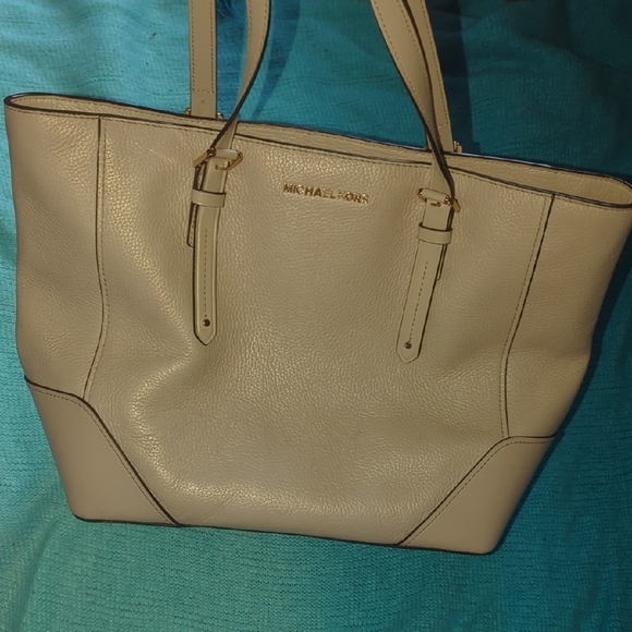 Michael Kors Handbags - MICHAEL KORS Beige Leather Tote